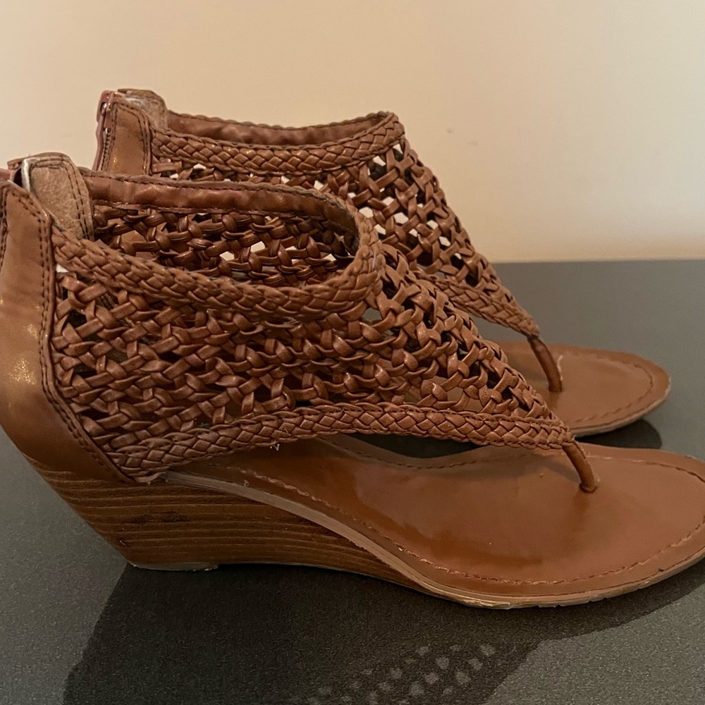 BCBGeneration Wedge Sandals with Crochet Netting Dark Tan Size 7.5